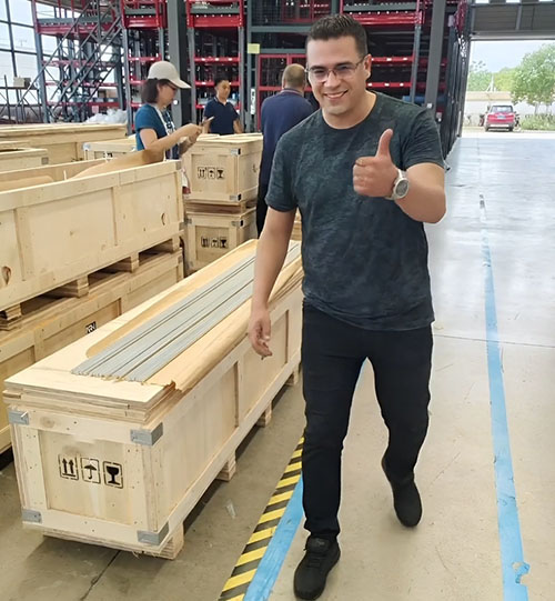 International Customer Visits IIIBEAR Factory for Threaded Rod Inspection
